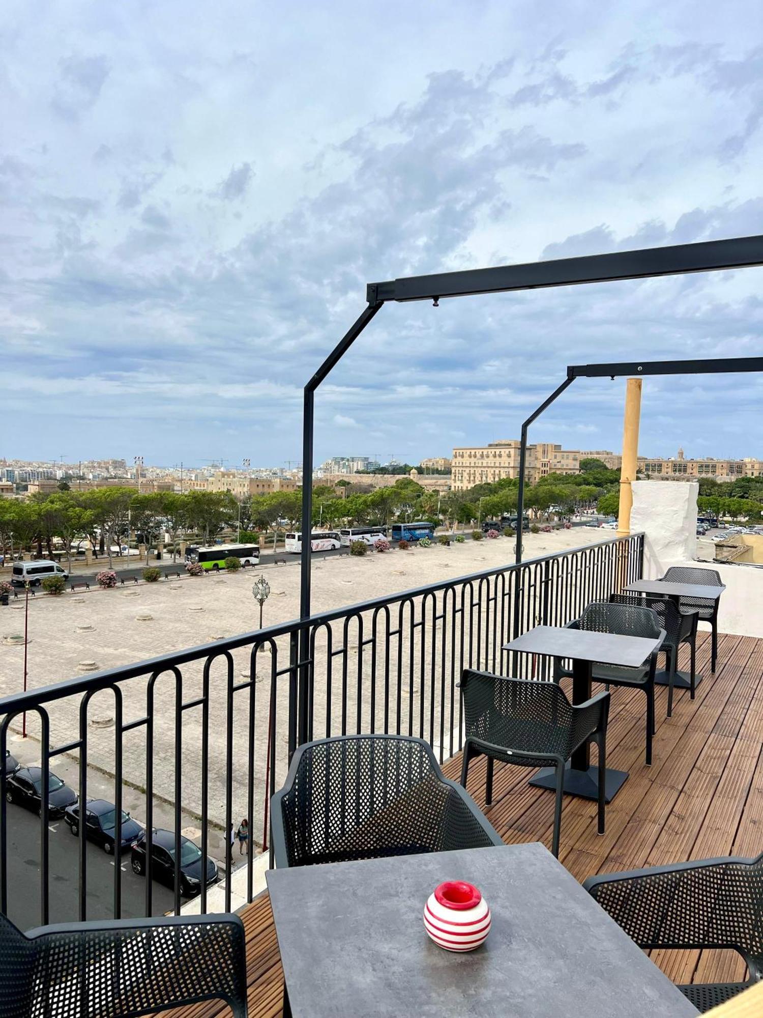 Florette Suite Designer Finish With Stunning Lounge Terrace By Arcobnb Флоріана Екстер'єр фото